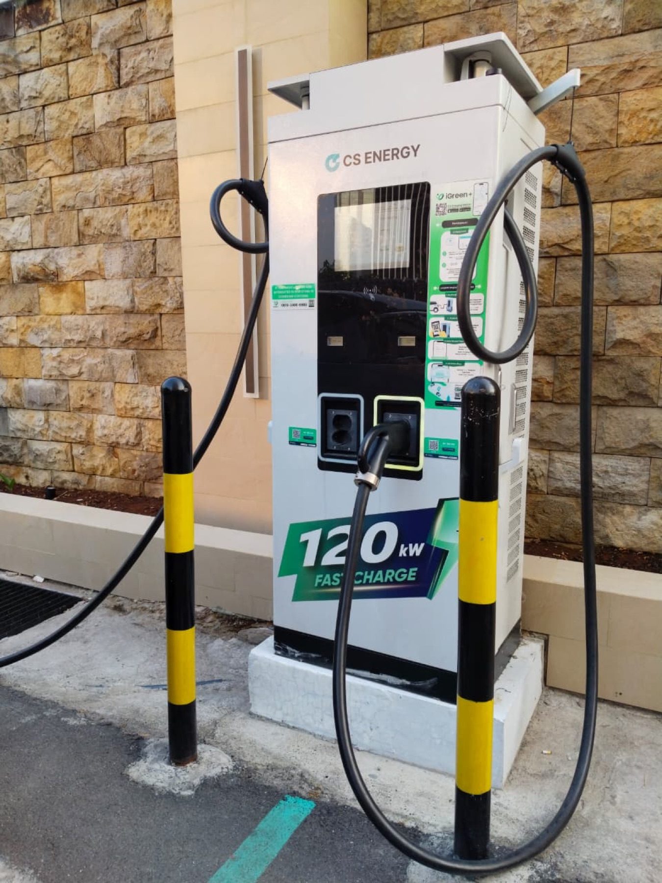 A 120 kW fast charger in the car park